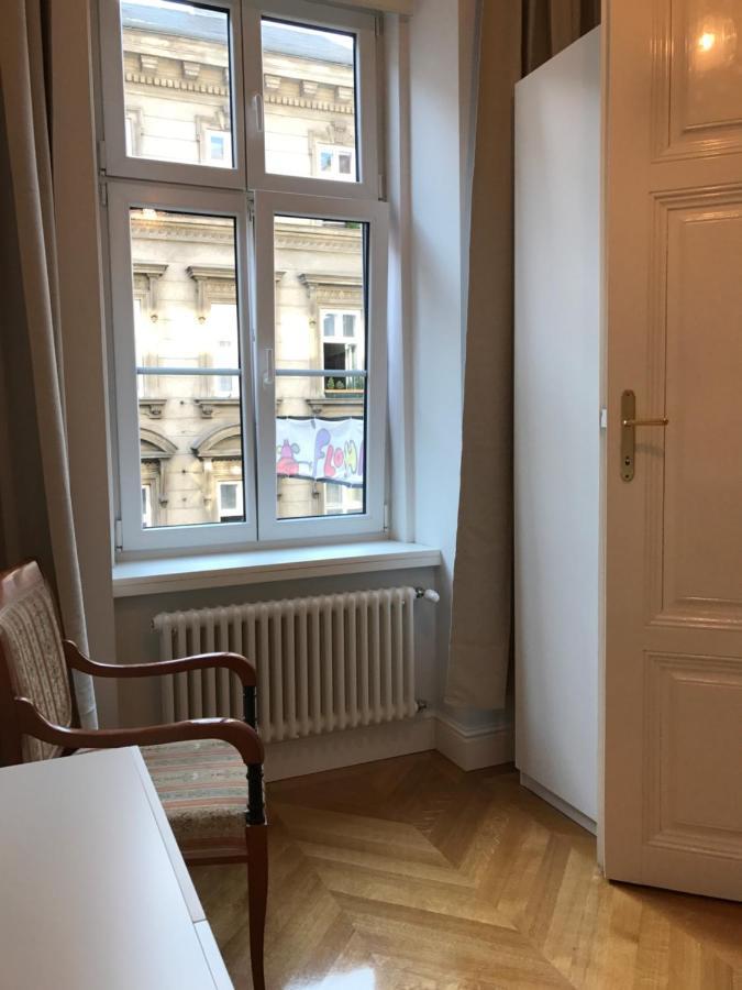 Luxury 2Br Apartment Neubaugasse Виена Екстериор снимка